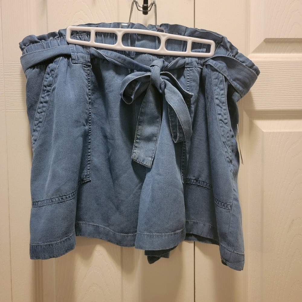 Time & Tru High Rise Pull On XXL (20) Shorts with a remove tie